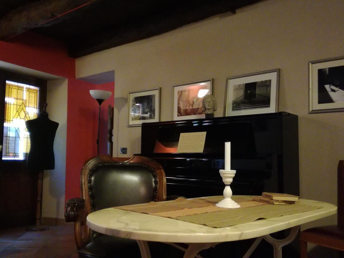 אלבה Casa Asso Di Coppe B&B מראה חיצוני תמונה