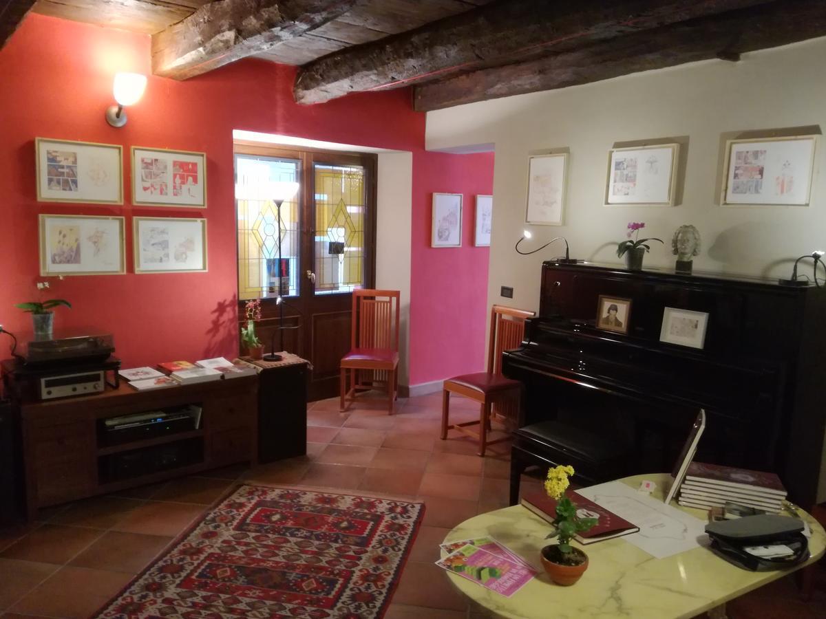 אלבה Casa Asso Di Coppe B&B מראה חיצוני תמונה